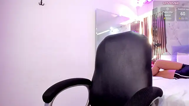 Martinaa_roberts - Tie my boobs