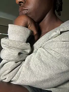 Thechocolatepeach - boobs out + pussy spread