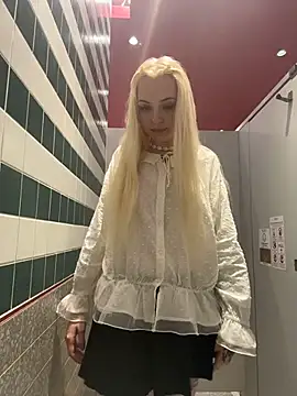 Badblondie - Show view under skirt