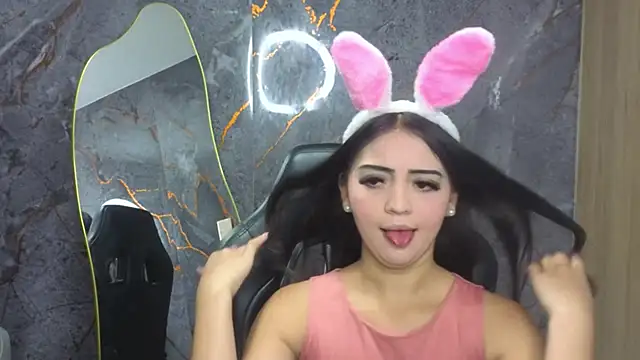 Mia_petite_cn