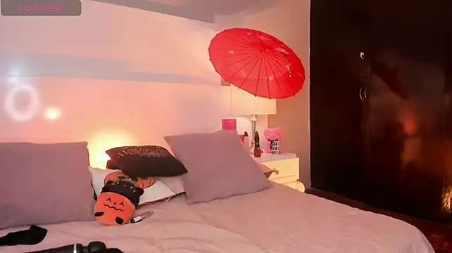 Emily_robertss1 - plug inn ass