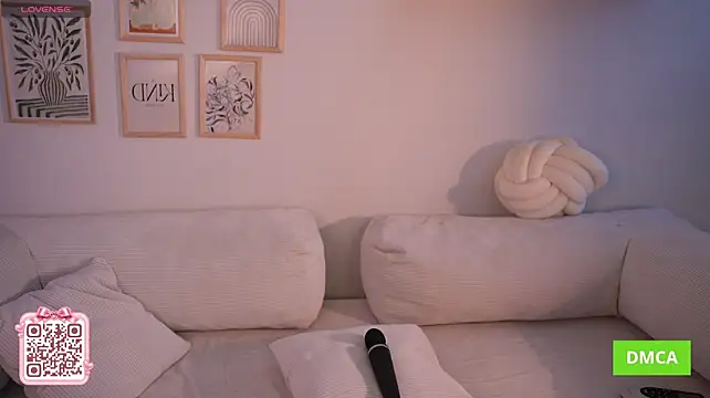 Bellacle - underboobs angle no hands