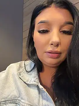 Tisha_Busty - pitch one naked nipple in crowded market