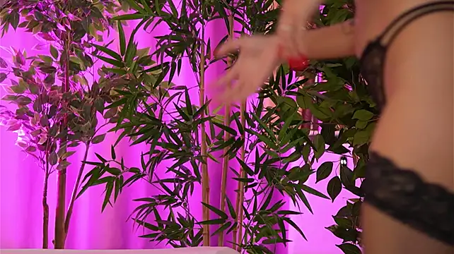 RosalieFleur - Slide 2 fingers in my peachy asshole 🍑