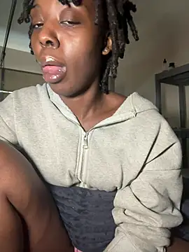 Thechocolatepeach - boobs out + pussy spread