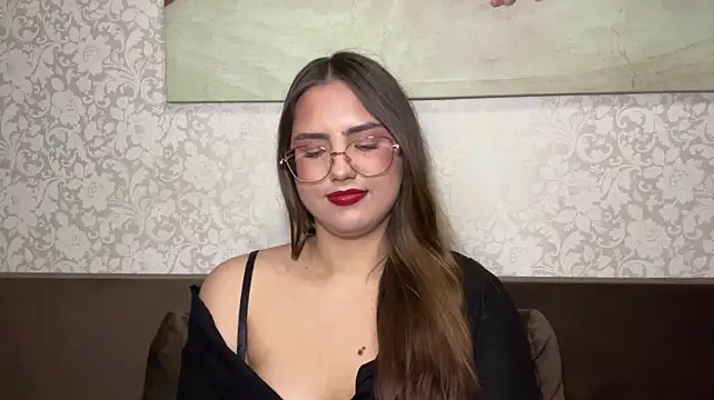 Mina_Aston - flash chest