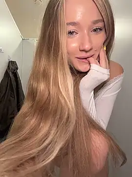 Milaa_sun - take off top+open door MENS WC 🚽
