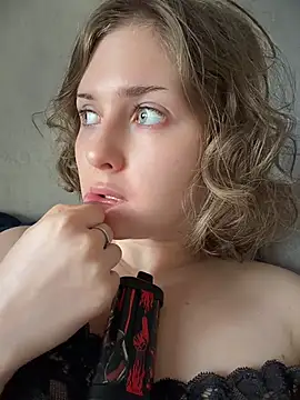 KellyKeler - Spank till pink Rrrr🍑🌸