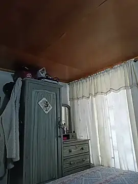 Emilif_ - Montar Almohada + Fingir Orgasmos