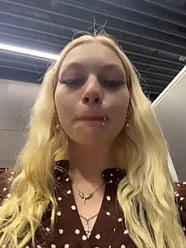 AngelinaTous - I'll show you my boobs on the street🌸