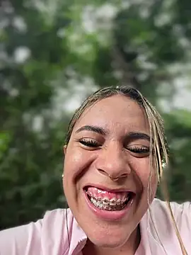 Analia__ - NAKED FOR 2 MINUTES IN THE FOREST