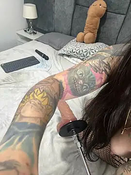 Cristal_Velle - my naked body covered in oil
