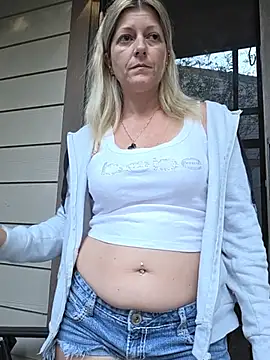 NikkiBlisss - Pussy play PVT OPEN