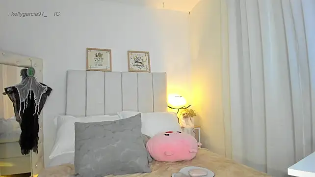Ally_Snow - doggy naked