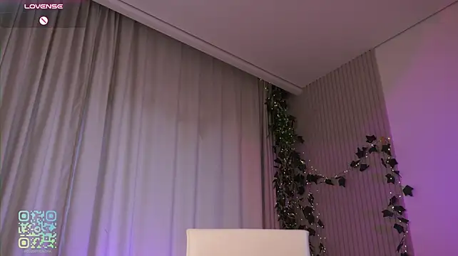 NoraQue - Maybe unhook bra?
