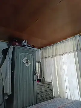 Emilif_ - Montar Almohada + Fingir Orgasmos
