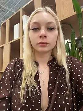 AngelinaTous - I'll show you my boobs on the street🌸