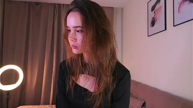 ShawnnaSimes - teasing my cleavage