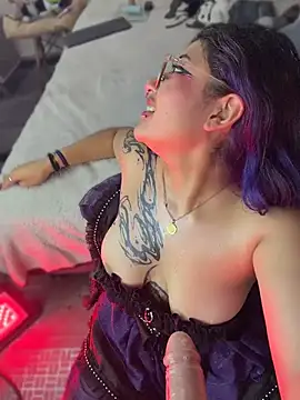 SabrinaV_ - show boobs + rub pussy