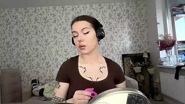 ElizbethPizza - air kisses for all