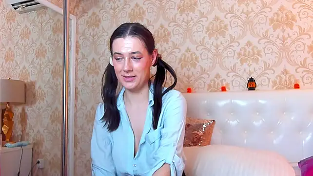 JuliaHunts - Topless Tease !