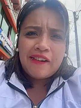 Mila_Rysky1 - finger in ass in the middle of the road