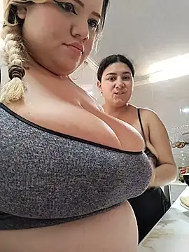 Sara_y_Amy - Show tits both girl