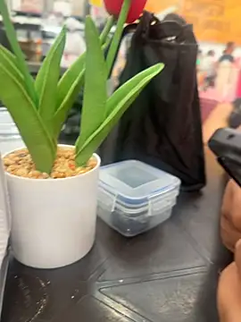 Angie_e - 😒👿😮Naked in supermarket +finger pussy