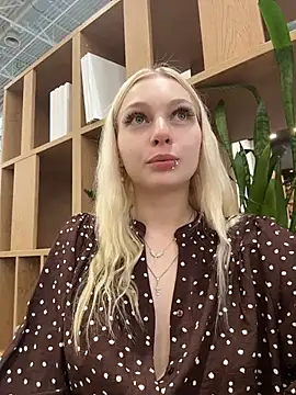 AngelinaTous - I'll show you my boobs on the street🌸