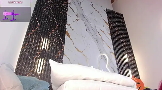 Ebony_hot1
