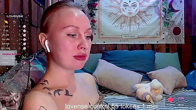 Mimi-Deep - Fucking pussy with dildo