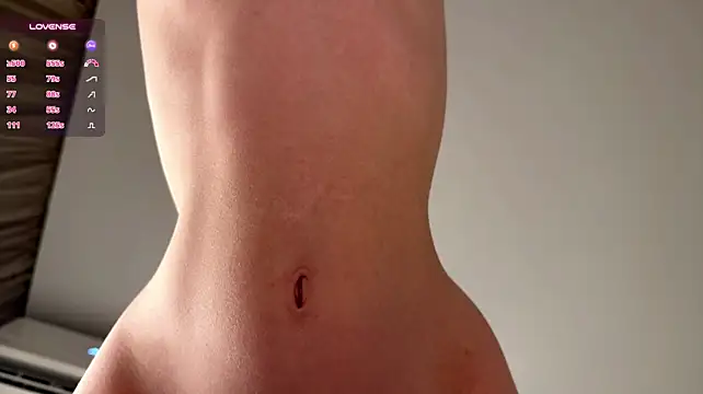 TariDehay - play with two fingers in the pussy