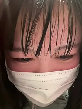 Eina_aa - 谷間見せながら歌う