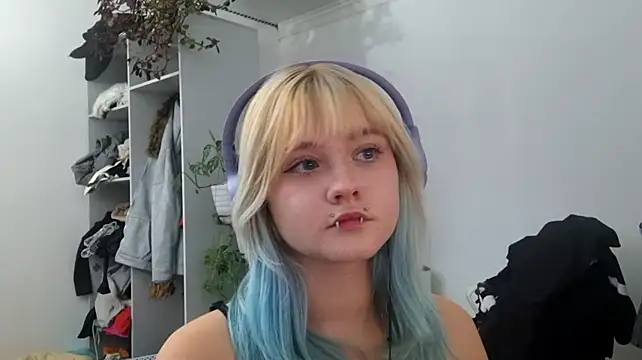 TwilaOhlmann - Kiss you close to cam :*