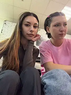 AmelieCrystal - show our outfits for today <3