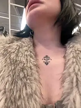 MietteDream - Flash your tits to a stranger😈