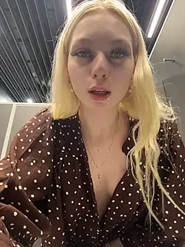 AngelinaTous - I'll show you my boobs on the street🌸