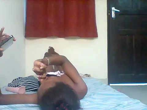 Bee_queen9 - Sexy queen masturbating