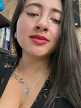 _Sarah-Office1 - open booty in cam/show asshole