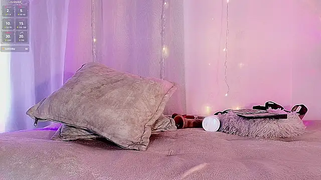 Liccy_hall - Give me a nice kiss on my wet pussy