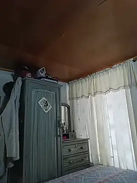 Emilif_ - Montar Almohada + Fingir Orgasmos