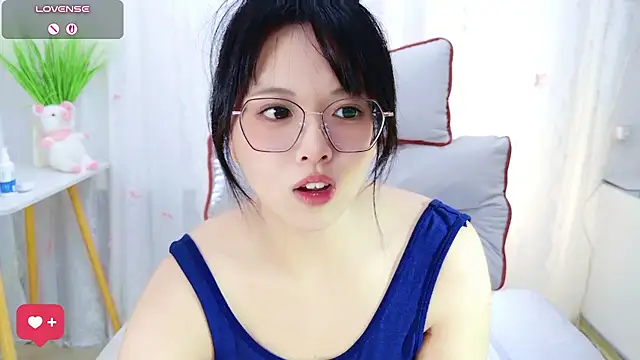 QiQi-Big - 小狗趴拍屁股展示小穴