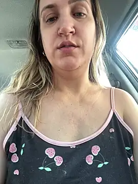 Bia_sexynovaes - Bia tira os peitos pra fora dentro do 🚗