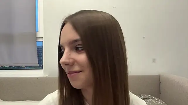 LisaPorse - air kiss + smile face