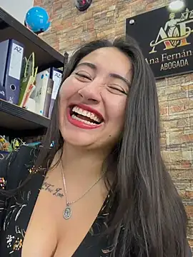 _Sarah-Office1 - open booty in cam/show asshole