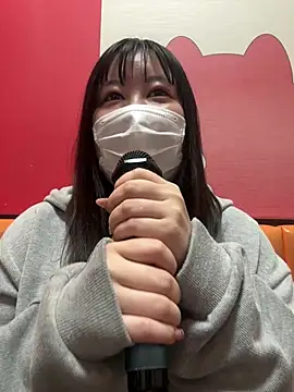 Eina_aa - 谷間見せながら歌う