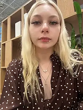AngelinaTous - I'll show you my boobs on the street🌸