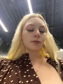 AngelinaTous - I'll show you my boobs on the street🌸