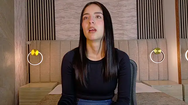 Giapearl25 - Naked and Spank