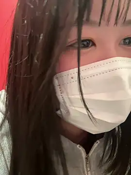 Eina_aa - 谷間見せながら歌う